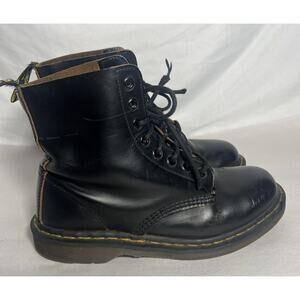 Dr. Martens MADE IN ENGLAND. Need new shoelaces, o/w in beautiful condition.